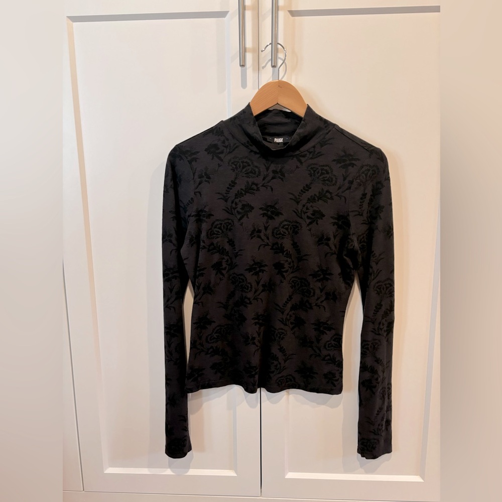Paige size medium, long sleeved top.  Like new condition! Worn once.